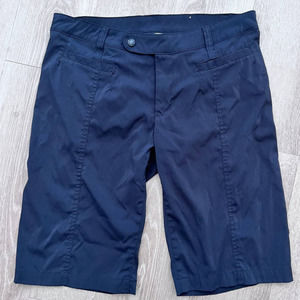 Magellan Sportswear Size 6 Black Woman Shorts